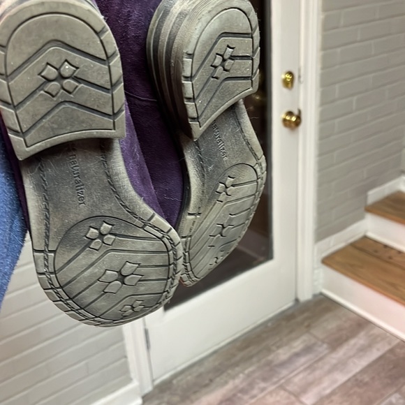 Purple suede boots, so comfortable! - Picture 5 of 8